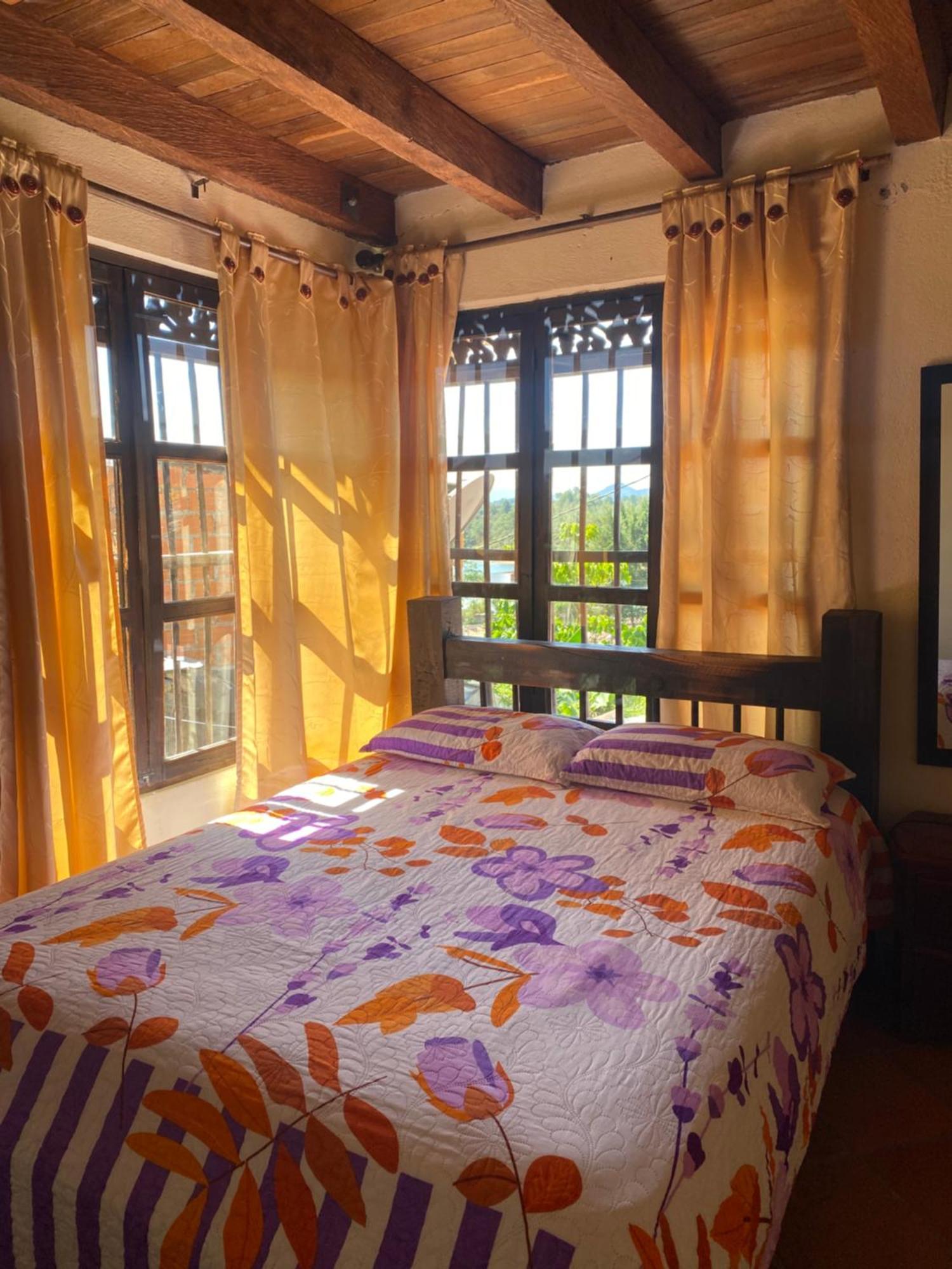 Oak Tree House Guest House Guatape Luaran gambar
